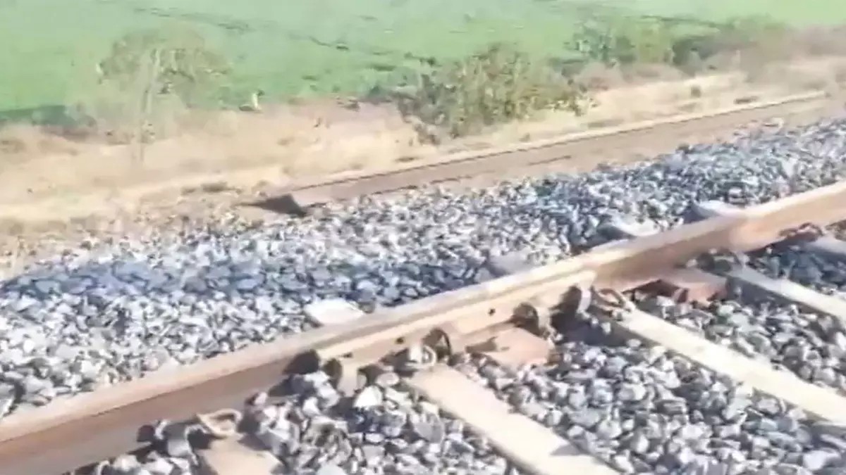 खानपुर रेलवे लाइन के पास संदिग्ध ब्लास्ट, लोको-पायलट घायल, Punjab में हाई अलर्ट खानपुर रेलवे लाइन के पास संदिग्ध ब्लास्ट, लोको-पायलट घायल, Punjab में हाई अलर्ट