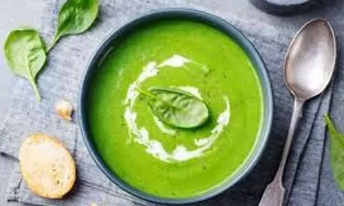 Palak Matar Soup: ठंड में शरीर को गर्म रखने के लिए बनाएं गरमा-गरम पालक मटर सूप