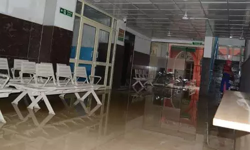 Karnal  अस्पताल के कायाकल्प में छत से पानी टपकने और फर्श पर पानी भरने की कमी