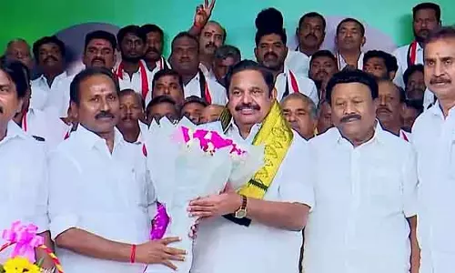OPS समर्थक सांसद धर्मर AIADMK में फिर से शामिल हो गए
