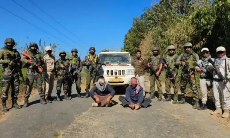 Manipur: मिजोरम सीमा पर विस्फोटक-कैश के साथ दो गिरफ्तार, सुरक्षा सख्त Manipur: मिजोरम सीमा पर विस्फोटक-कैश के साथ दो गिरफ्तार, सुरक्षा सख्त