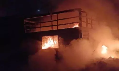 उत्तर-पश्चिम दिल्ली के बैंक्वेट हॉल में आग, चार घायल, एक की हालत गंभीर उत्तर-पश्चिम दिल्ली के बैंक्वेट हॉल में आग, चार घायल, एक की हालत गंभीर
