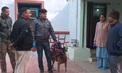 रिटायर्ड पुलिस अफसर के घर 10 लाख के गहने चोरी, पड़ोसियों से पूछताछ जारी
