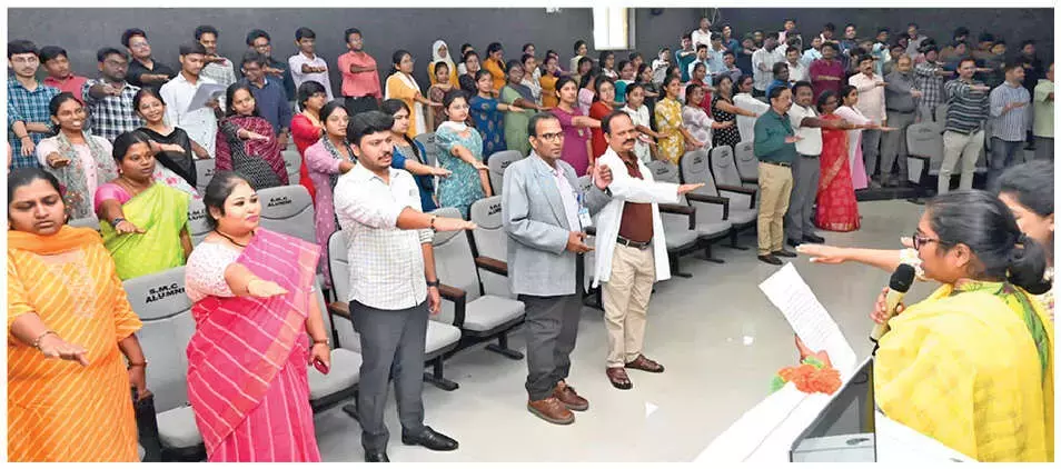 Andhra: स्वच्छचंद्र रैली ने मेडिकल कॉलेज में स्वच्छता के प्रति जागरूकता बढ़ाई