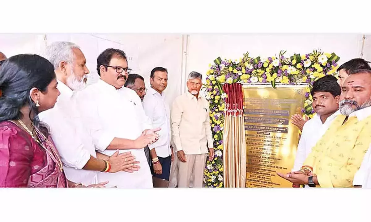 Andhra: स्वच्छ आंध्र प्रदेश लोगों की जीवनशैली बननी चाहिए: नायडू Andhra: स्वच्छ आंध्र प्रदेश लोगों की जीवनशैली बननी चाहिए: नायडू