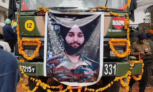 Punjab: पंचतत्व में विलीन हुए शहीद जोबनजीत सिंह, इलाके में शोक की लहर