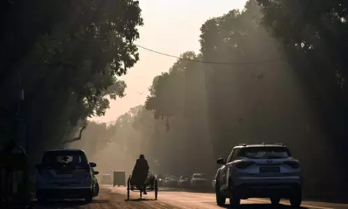 Delhi: दिल्ली की हवा हुई साफ, बारिश और तेज हवाओं से एक्यूआई में सुधार Delhi: दिल्ली की हवा हुई साफ, बारिश और तेज हवाओं से एक्यूआई में सुधार