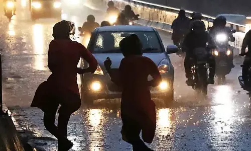 Tamil Nadu में कुछ जगहों पर भारी बारिश की संभावना है Tamil Nadu में कुछ जगहों पर भारी बारिश की संभावना है