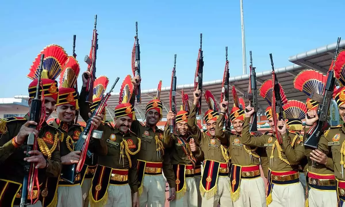 Andhra: गणतंत्र दिवस पर 982 पुलिसकर्मियों को पुरस्कार मिलेंगे Andhra: गणतंत्र दिवस पर 982 पुलिसकर्मियों को पुरस्कार मिलेंगे