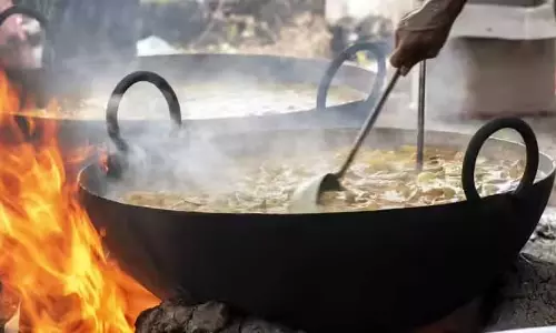 पीएम मोदी ने किया उस गांव और परंपरा का जिक्र, जहां घरों में नहीं बनता खाना