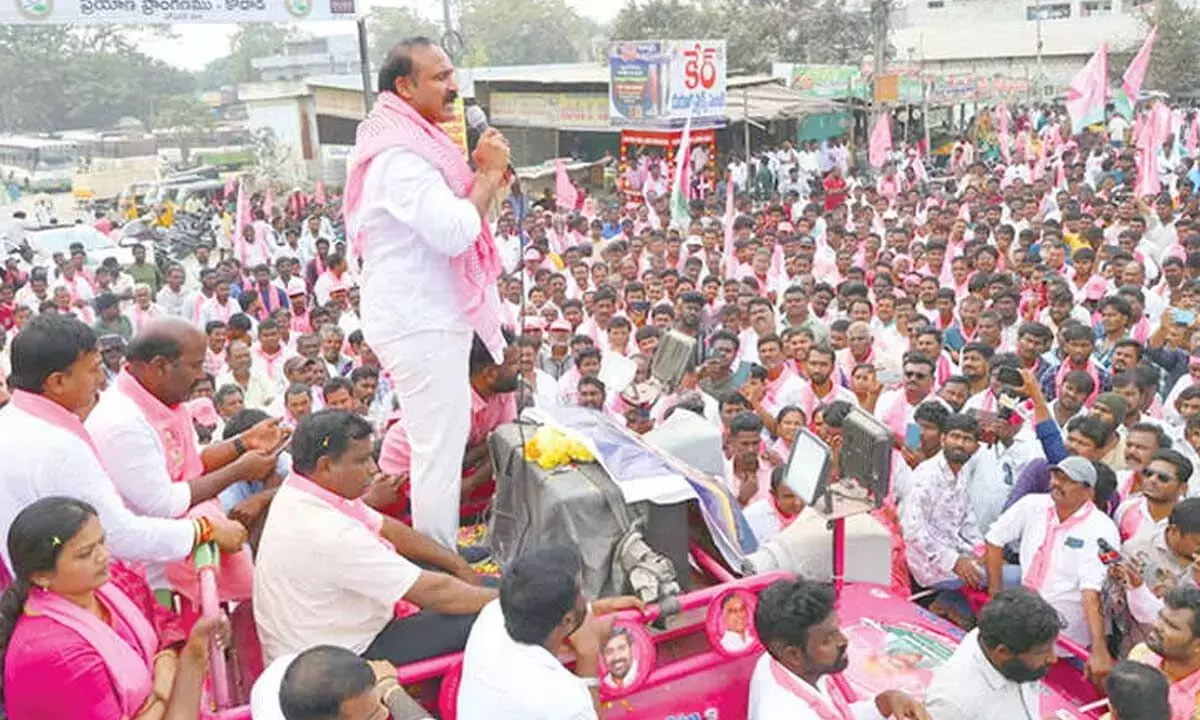 पूर्व MLA का आरोप है कि उत्तम और पद्मावती दोषी पुलिस अधिकारियों को पनाह दे रहे हैं पूर्व MLA का आरोप है कि उत्तम और पद्मावती दोषी पुलिस अधिकारियों को पनाह दे रहे हैं