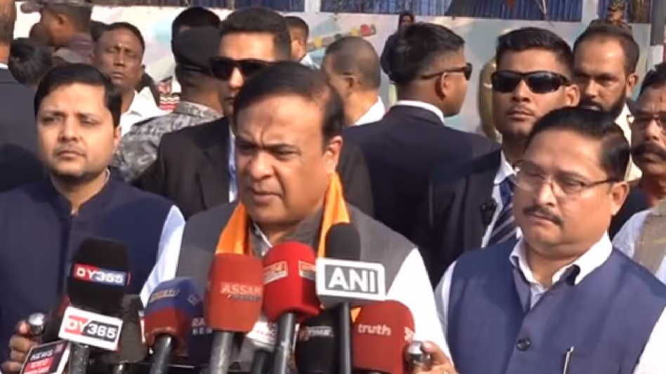 Assam में बीजेपी की वीडियो वैन को हरी झंडी दिखाई, कांग्रेस पर हमला बोला Assam में बीजेपी की वीडियो वैन को हरी झंडी दिखाई, कांग्रेस पर हमला बोला