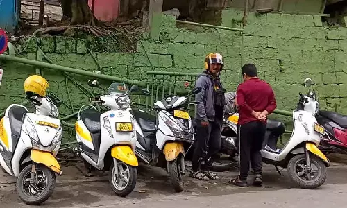 Bike टैक्सी को इजाज़त: ऑटो ड्राइवर चिंतित Bike टैक्सी को इजाज़त: ऑटो ड्राइवर चिंतित