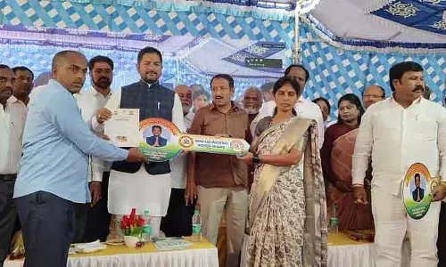 होसकोटे-मालूर सड़क के लिए जल्द ही कंक्रीट बिछाई जाएगी: MLA होसकोटे-मालूर सड़क के लिए जल्द ही कंक्रीट बिछाई जाएगी: MLA
