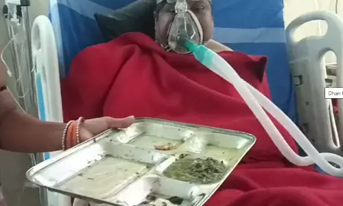 केश मिला भोजन परोसा गया मरीज को, मेडिकल कॉलेज अस्पताल में भारी अव्यवस्था केश मिला भोजन परोसा गया मरीज को, मेडिकल कॉलेज अस्पताल में भारी अव्यवस्था