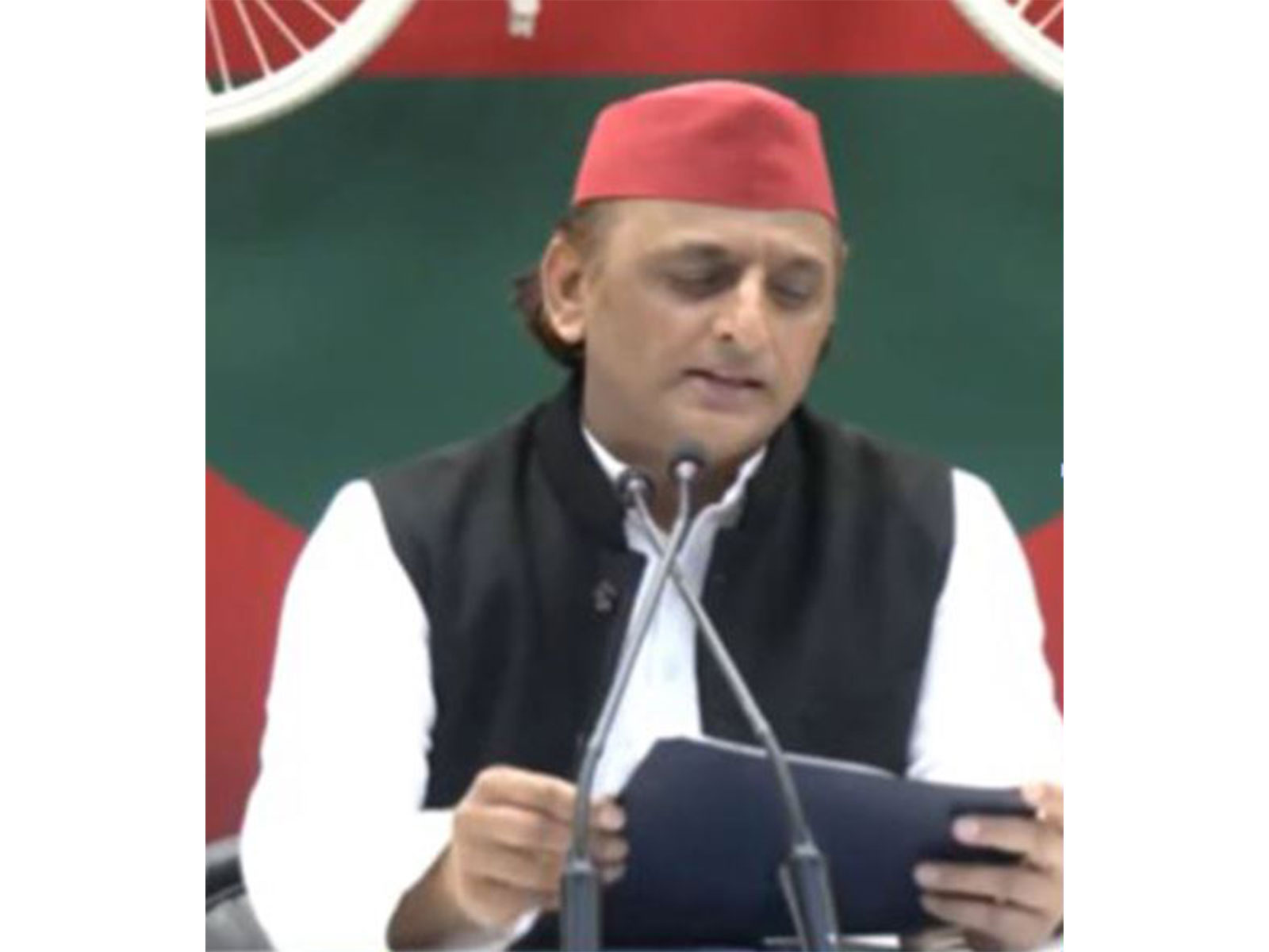 नोएडा तकनीशियन की मौत पर अखिलेश यादव ने UP सरकार को ठहराया जिम्मेदार