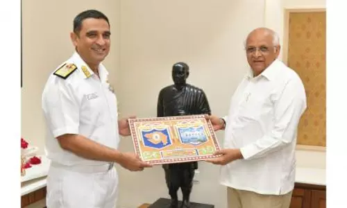 रियर एडमिरल श्रीतनु गुरु ने Gujarat के मुख्यमंत्री से मुलाकात की