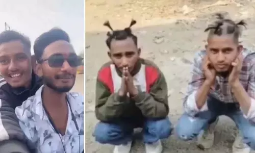 MP : दो लड़कों ने स्कूल जाने वाली लड़कियों को देखकर माल-माल कहकर छेड़ा, वीडियो जारी MP : दो लड़कों ने स्कूल जाने वाली लड़कियों को देखकर माल-माल कहकर छेड़ा, वीडियो जारी