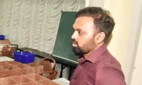 Seat बेल्ट ने जान बचाई: पथानामथिट्टा जिला कलेक्टर Seat बेल्ट ने जान बचाई: पथानामथिट्टा जिला कलेक्टर