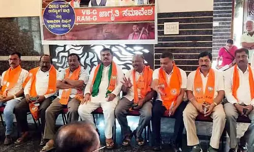 राज्यपाल के काम में बाधा: कांग्रेस MLA को सस्पेंड करने की मांग राज्यपाल के काम में बाधा: कांग्रेस MLA को सस्पेंड करने की मांग