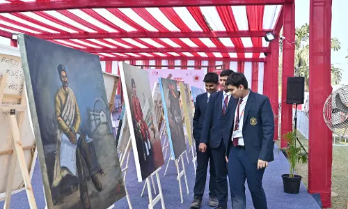 रायपुर साहित्य उत्सव में जितने साहित्य के रंग बिखरे, उतने ही चित्रकला के भी रायपुर साहित्य उत्सव में जितने साहित्य के रंग बिखरे, उतने ही चित्रकला के भी