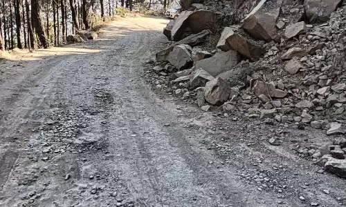 Kasauli की खराब सड़कें पर्यटकों को दूर रखती हैं Kasauli की खराब सड़कें पर्यटकों को दूर रखती हैं