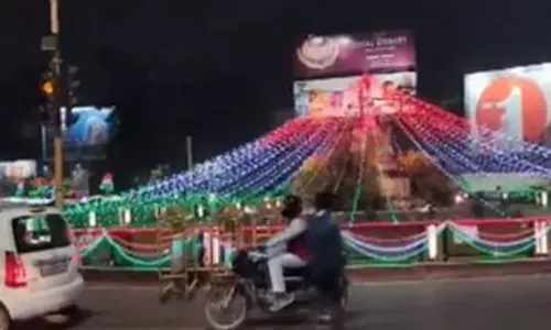 गणतंत्र दिवस से पहले भारत की मशहूर इमारतें तिरंगे में जगमगाईं