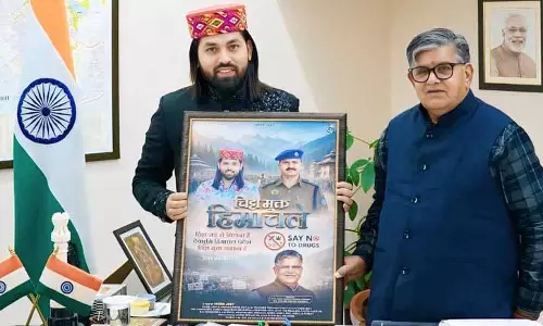 Punjab के गवर्नर ने स्थानीय लोक गायक का नशा विरोधी गाना रिलीज़ किया