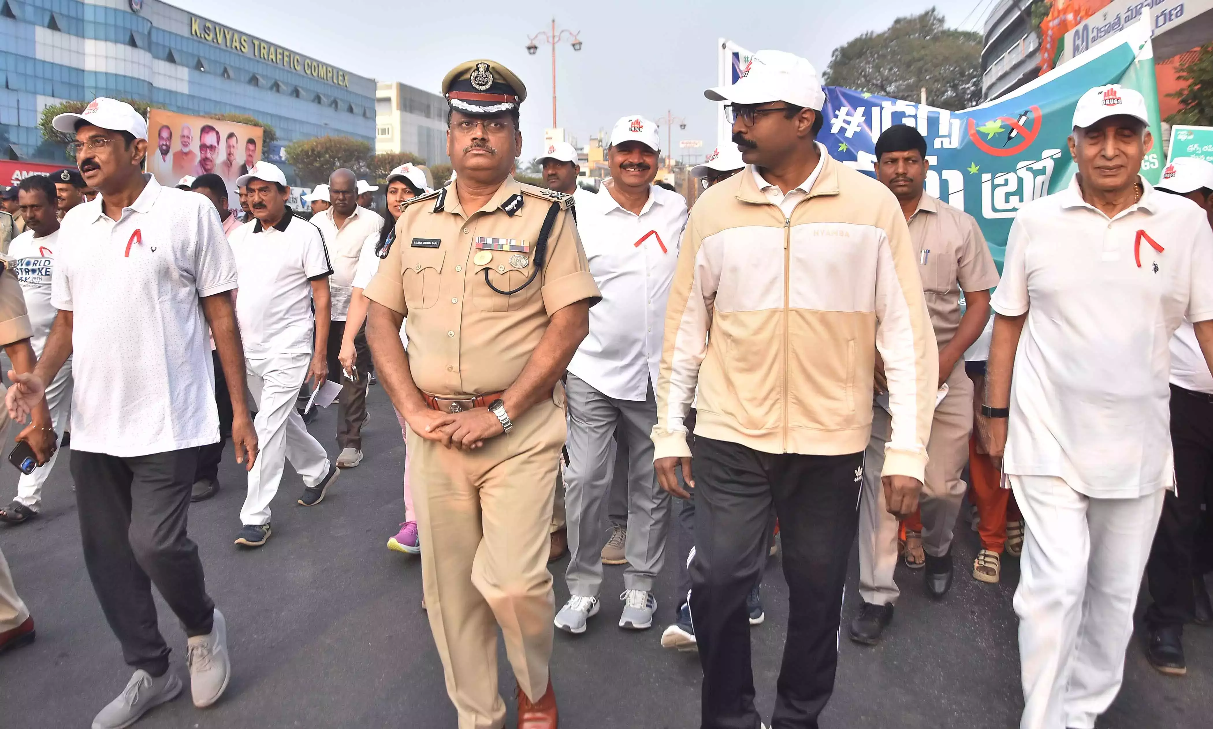 नशीली दवाओं का दुरुपयोग राष्ट्रीय सुरक्षा के लिए एक गंभीर खतरा है AP ईगल