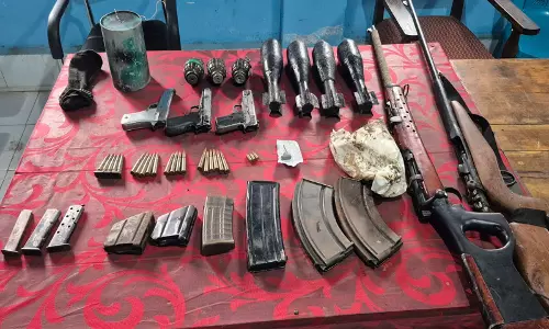गणतंत्र दिवस से पहले Manipur पुलिस ने हथियार और गोला-बारूद बरामद, 3 गिरफ्तार