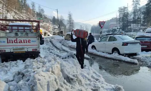 McLeod Ganj में बर्फबारी हुई, कांगड़ा में ठंड का प्रकोप बढ़ा McLeod Ganj में बर्फबारी हुई, कांगड़ा में ठंड का प्रकोप बढ़ा