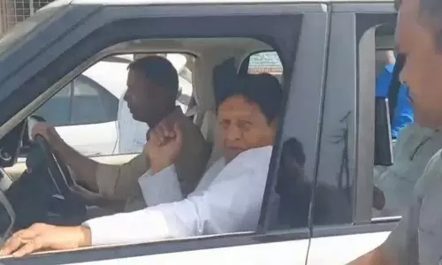 बोधान विधायक P. Sudarshan Reddy के खिलाफ अधूरे वादों को लेकर विरोध प्रदर्शन शुरू हो गया बोधान विधायक P. Sudarshan Reddy के खिलाफ अधूरे वादों को लेकर विरोध प्रदर्शन शुरू हो गया