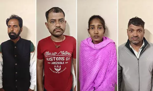 Gwalior : पुलिस ने नकली शादियों के ज़रिए पुरुषों को धोखा देने वाले लुटेरी दुल्हन गैंग का भंडाफोड़ किया Gwalior : पुलिस ने नकली शादियों के ज़रिए पुरुषों को धोखा देने वाले लुटेरी दुल्हन गैंग का भंडाफोड़ किया