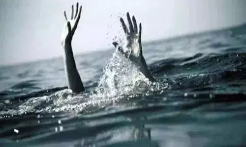 Nagarkurnool में पानी के नाबदान में गिरने से तीन छात्रों की मौत Nagarkurnool में पानी के नाबदान में गिरने से तीन छात्रों की मौत