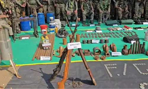 बड़ी साजिश सुकमा में रच रहे थे नक्सली, CRPF और DRG ने हथियार डम्प ढूंढ निकाले बड़ी साजिश सुकमा में रच रहे थे नक्सली, CRPF और DRG ने हथियार डम्प ढूंढ निकाले