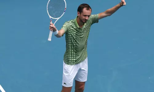 Australian Open: मेदवेदेव बाहर हुए; डी मिनौर क्वार्टर फाइनल में पहुंचे