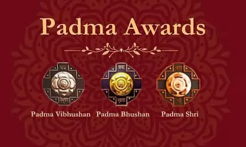 Tamil Nadu: 5 लोगों के लिए पद्म पुरस्कारों की घोषणा Tamil Nadu: 5 लोगों के लिए पद्म पुरस्कारों की घोषणा