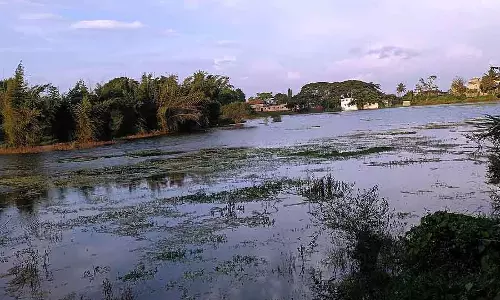 Karnataka : मालप्रभा नदी में कचरा फेंकने पर 10,000 रुपये का जुर्माना लगाया गया Karnataka : मालप्रभा नदी में कचरा फेंकने पर 10,000 रुपये का जुर्माना लगाया गया