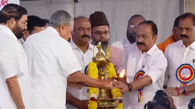 Kerala: मुख्यमंत्री ने विझिंजम पोर्ट के विकास कार्यों का दूसरा चरण शुरू किया Kerala: मुख्यमंत्री ने विझिंजम पोर्ट के विकास कार्यों का दूसरा चरण शुरू किया
