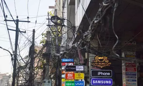 लुधियाना के बाजारों में लटकते तार गंभीर खतरा हैं, PSPCL ने कार्रवाई का वादा किया लुधियाना के बाजारों में लटकते तार गंभीर खतरा हैं, PSPCL ने कार्रवाई का वादा किया