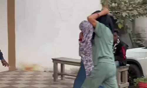 बस्ती अंदर सेक्स रैकेट का भंडाफोड़, 3 युवक और 5 युवती संदिग्ध हालत में पकड़ाए बस्ती अंदर सेक्स रैकेट का भंडाफोड़, 3 युवक और 5 युवती संदिग्ध हालत में पकड़ाए