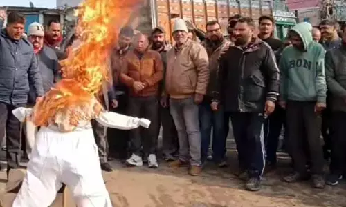 Udhampur hospital में डॉक्टरों की कथित गैरमौजूदगी के खिलाफ विरोध प्रदर्शन किया गया