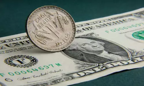 रुपया dollar के मुकाबले 92 पर फिसला: क्या महंगा होगा और किसे फायदा होगा? रुपया dollar के मुकाबले 92 पर फिसला: क्या महंगा होगा और किसे फायदा होगा?
