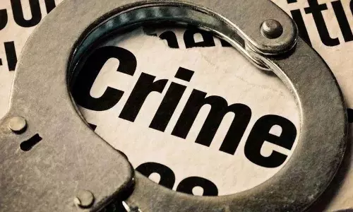 Mumbai Police ने इमिग्रेशन रेड के दौरान कैश और सोना चुराया, गिरफ्तार