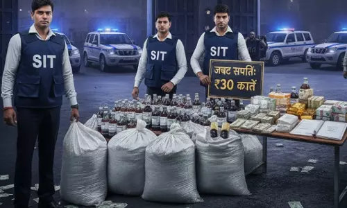 कोडीन तस्करी नेटवर्क पर बड़ी कार्रवाई, SIT ने 30 करोड़ की अवैध संपत्ति जब्त की कोडीन तस्करी नेटवर्क पर बड़ी कार्रवाई, SIT ने 30 करोड़ की अवैध संपत्ति जब्त की