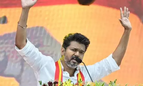तमिलनाडु : चुनावी मैदान में उतरे विजय, मामल्लापुरम बैठक से टीवीके ने दिखाई ताकत तमिलनाडु : चुनावी मैदान में उतरे विजय, मामल्लापुरम बैठक से टीवीके ने दिखाई ताकत