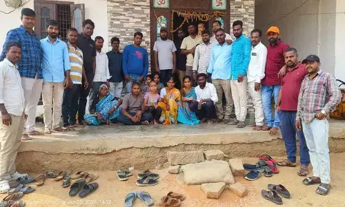 पूर्व छात्रों ने मृत दोस्त के परिवार की Financial मदद के लिए हाथ बढ़ाया