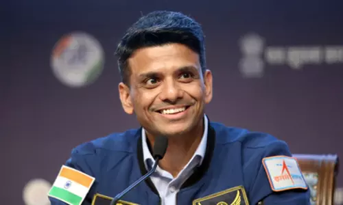 ग्रुप कैप्टन शुभांशु शुक्ला को अशोक चक्र और ग्रुप कैप्टन प्रशांत कीर्ति चक्र से सम्मानित ग्रुप कैप्टन शुभांशु शुक्ला को अशोक चक्र और ग्रुप कैप्टन प्रशांत कीर्ति चक्र से सम्मानित