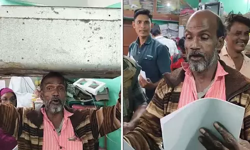Nandigram निवासी सुनवाई में दस्तावेजों से भरा ट्रंक लेकर पहुंचा Nandigram निवासी सुनवाई में दस्तावेजों से भरा ट्रंक लेकर पहुंचा