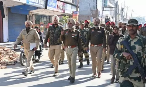 गणतंत्र दिवस की पूर्व संध्या पर पंजाब पुलिस का फ्लैग मार्च, सुरक्षा व्यवस्था मजबूत गणतंत्र दिवस की पूर्व संध्या पर पंजाब पुलिस का फ्लैग मार्च, सुरक्षा व्यवस्था मजबूत